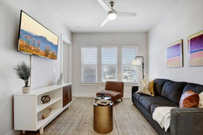 FLAT 2BR Downtown Riverfront Work from Home Wifi Pool